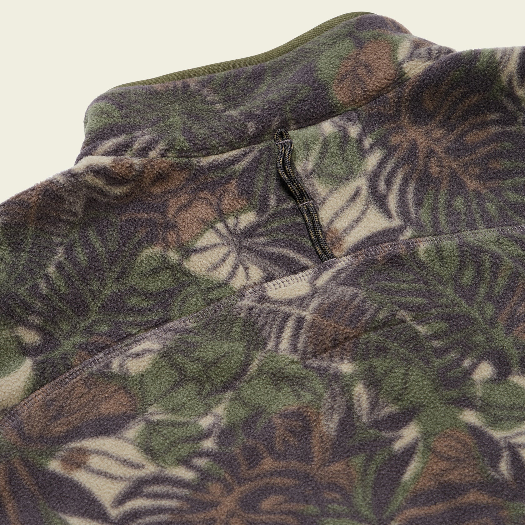 F26_Outerwear_Free-Range-Fleece-Pullover_Tropic-Noir_Detail-2_Cream.jpg